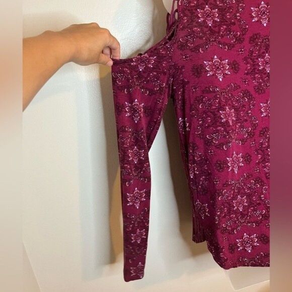 Mudd Burgundy Floral Print Long Sleeve Cold Shoulder Top Size Large - Picture 6 of 7